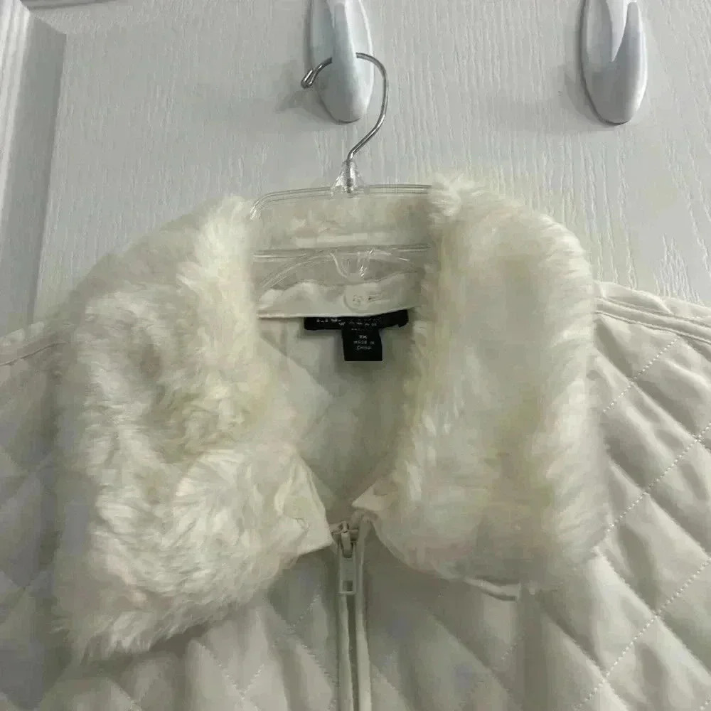 Ivory Faux Fur Vest (Detachable Fur Collar) - Picture 3 of 9